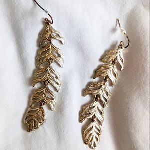 Feather dangle earrings